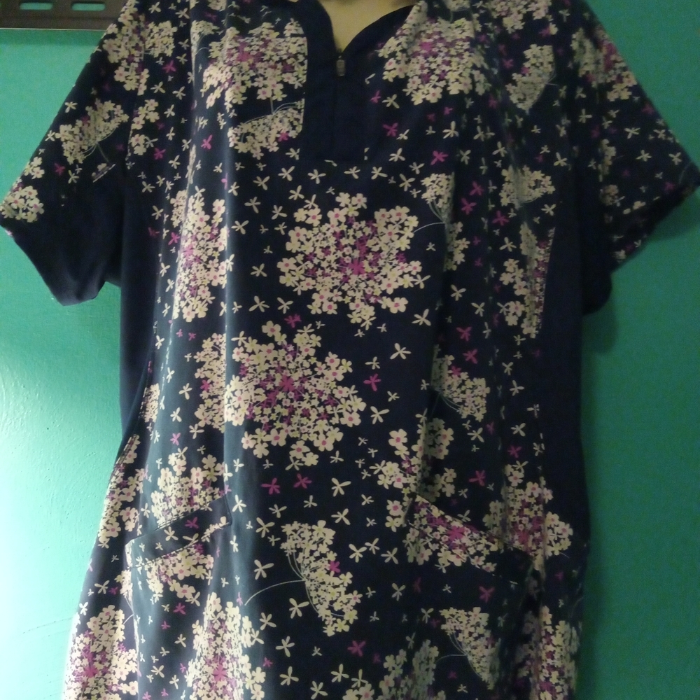 PREMIERE womens patterned short sleeve scrub top size 2X by healing hands.